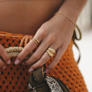 Curvy Essentia Ring